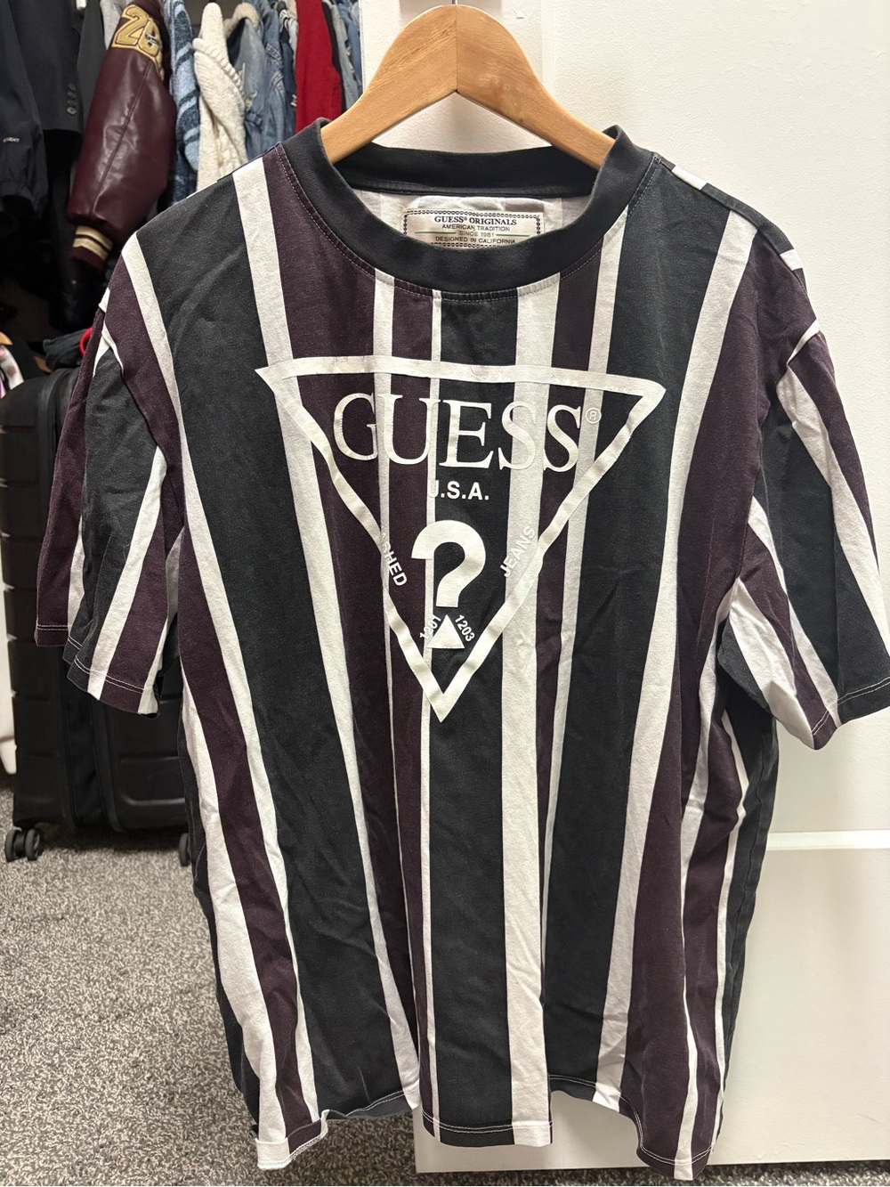GUESS vintage Striped Logo Tee